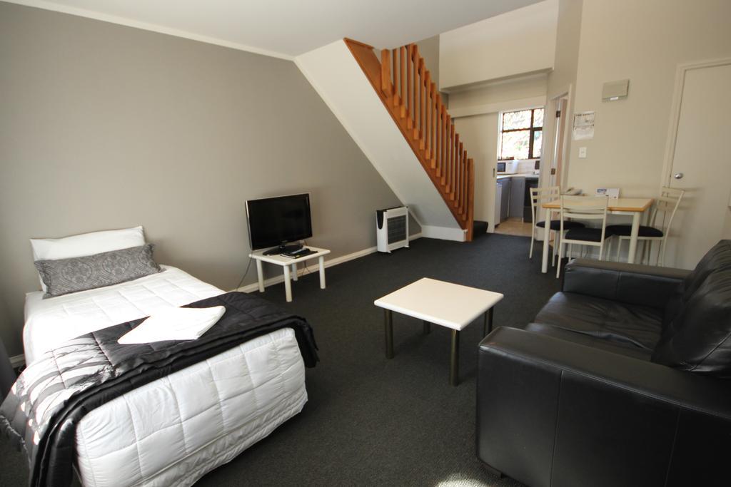 Champers Motor Inn Lower Hutt Extérieur photo