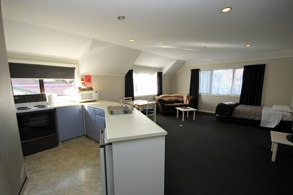 Champers Motor Inn Lower Hutt Extérieur photo