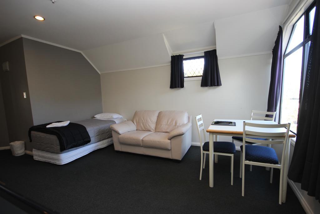 Champers Motor Inn Lower Hutt Extérieur photo