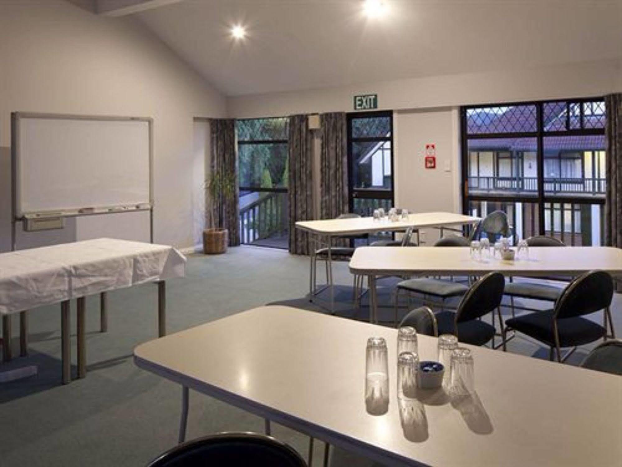 Champers Motor Inn Lower Hutt Extérieur photo