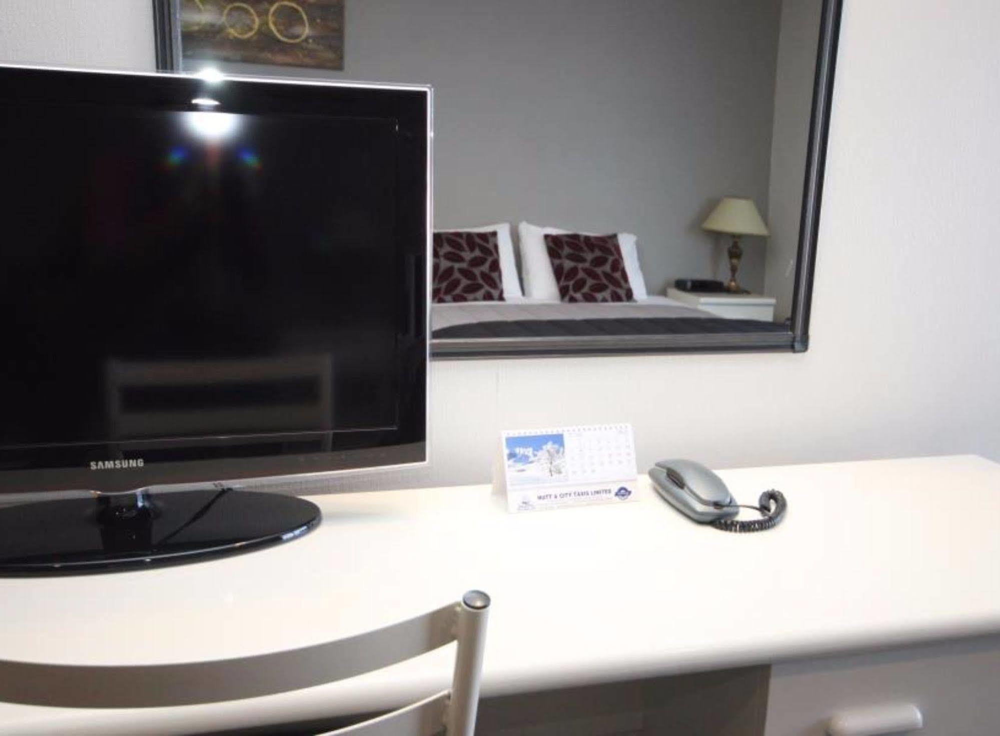 Champers Motor Inn Lower Hutt Extérieur photo