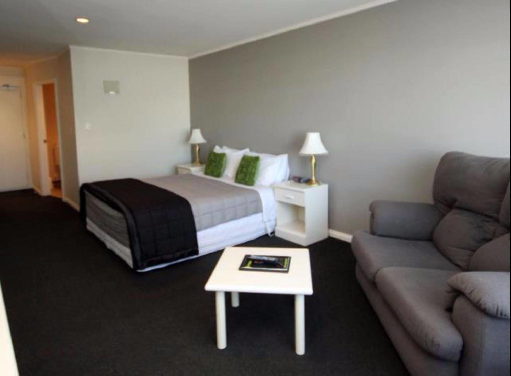 Champers Motor Inn Lower Hutt Extérieur photo