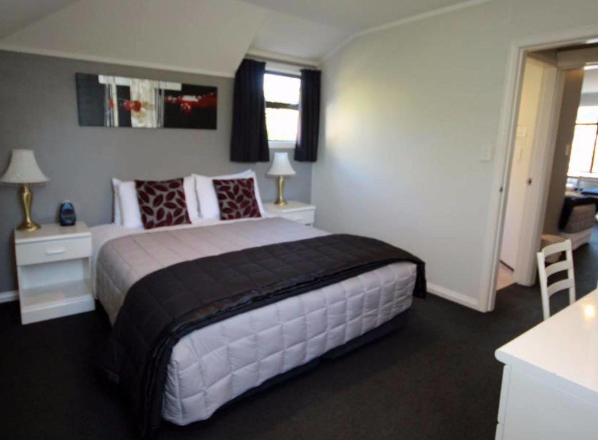 Champers Motor Inn Lower Hutt Extérieur photo