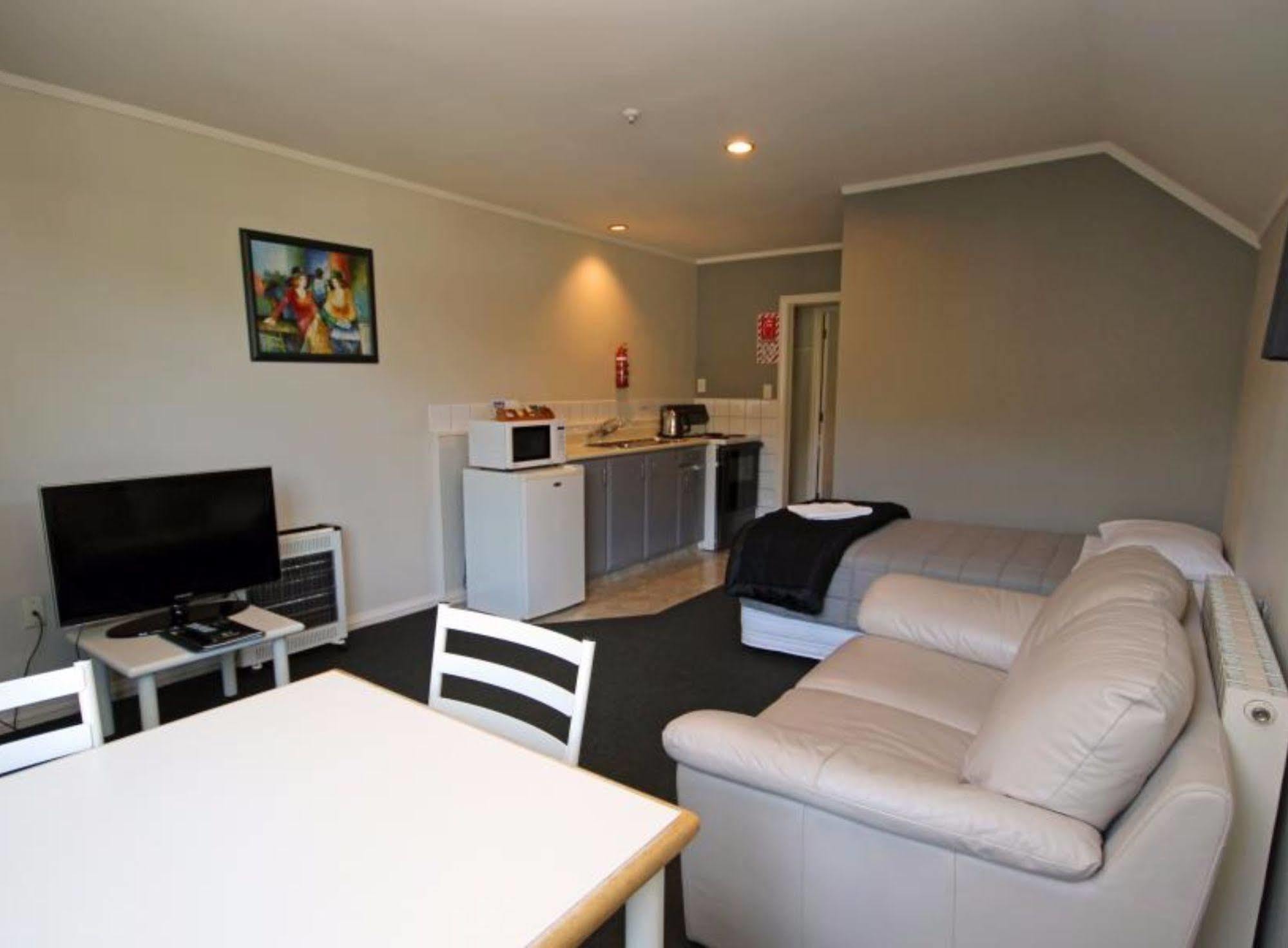 Champers Motor Inn Lower Hutt Extérieur photo